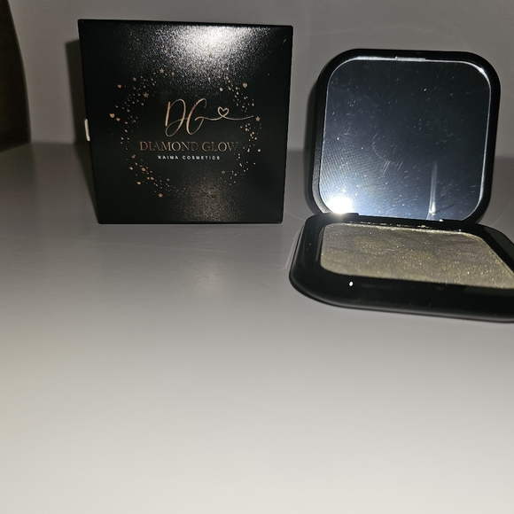 Karma Cosmetics Highlighter - Picture 5 of 5
